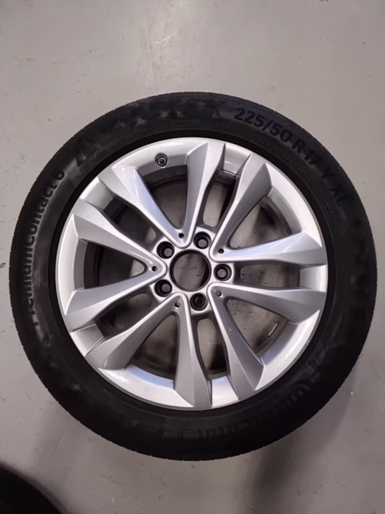 Mercedes C-Class Original Alumiinivanteet Kesärenkailla