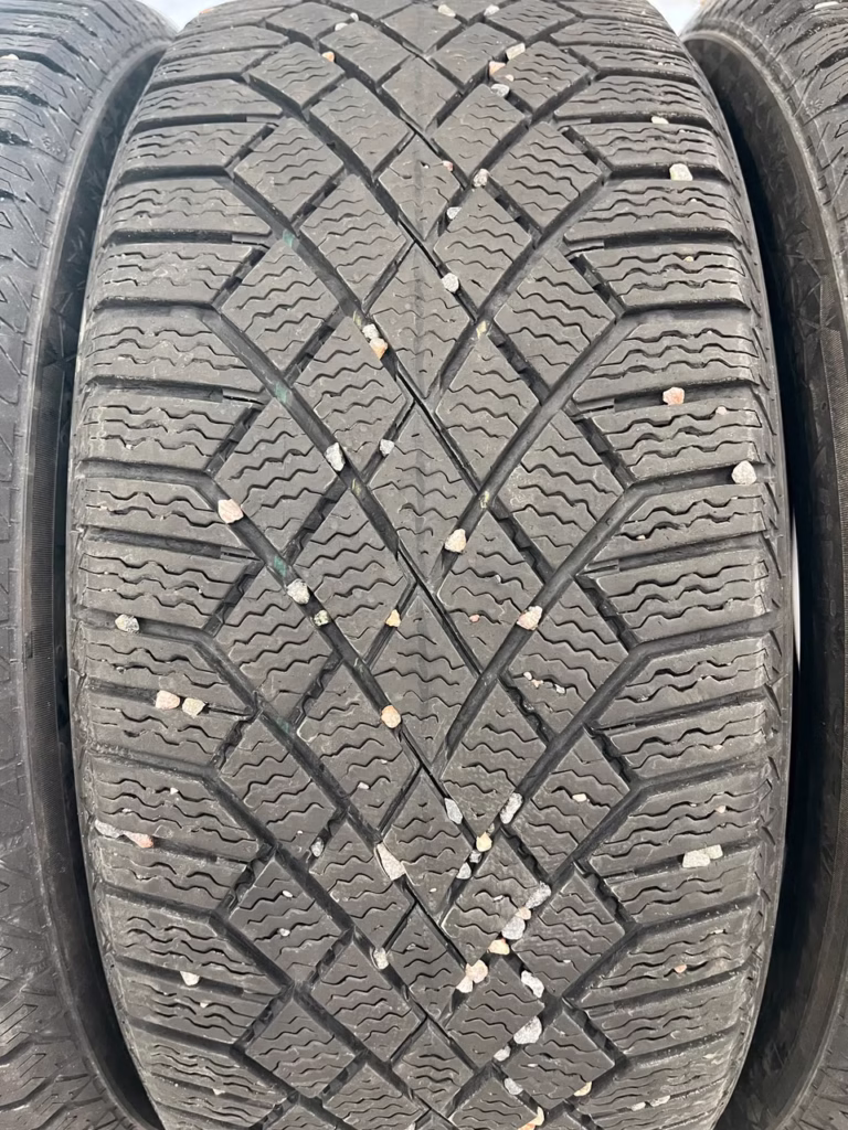 Kitkarenkaat 225/50R18 Continental VikingContact 7