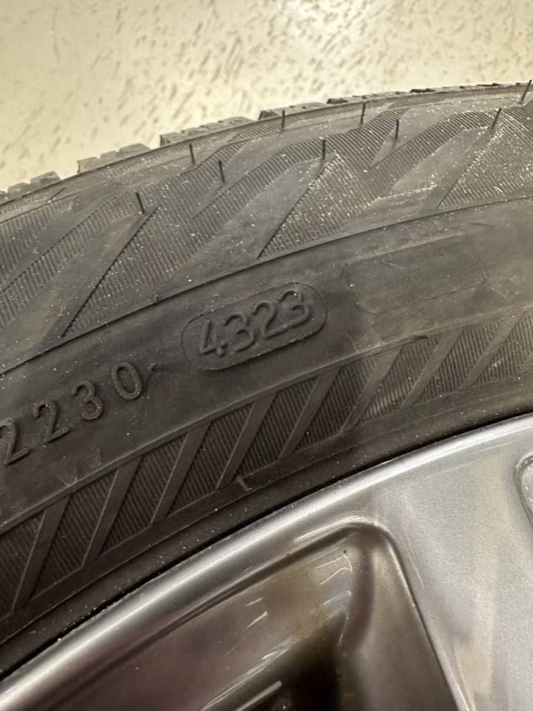 BMW tarvikevanteet kitkarenkailla