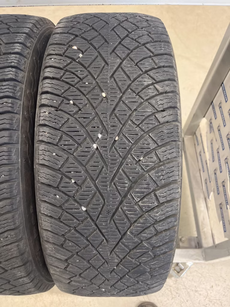 215/55R18 Nokian Hakkapeliitta R5 EV