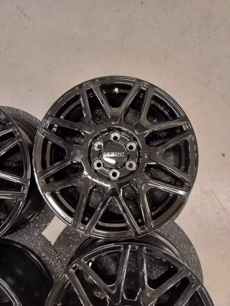 Uudet Dezent KH Black 18″ Alumiinivanteet