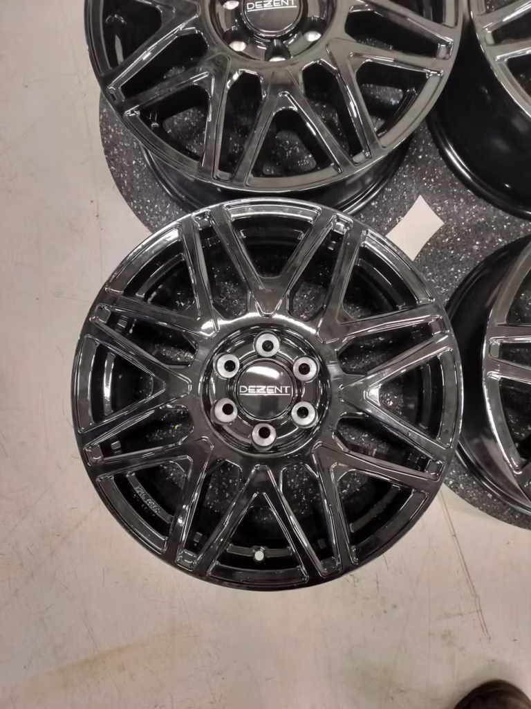 Uudet Dezent KH Black 18″ Alumiinivanteet