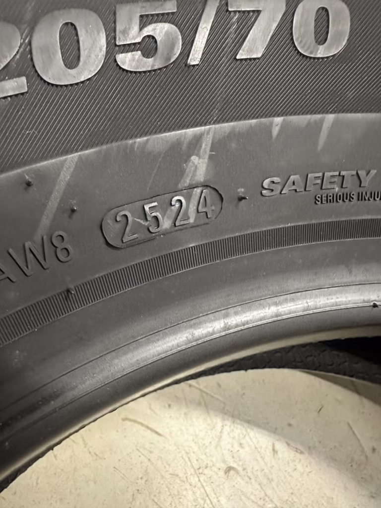 Nastarenkaat 205/70R15 96T Kumho WinterCraft Wi32 SUV
