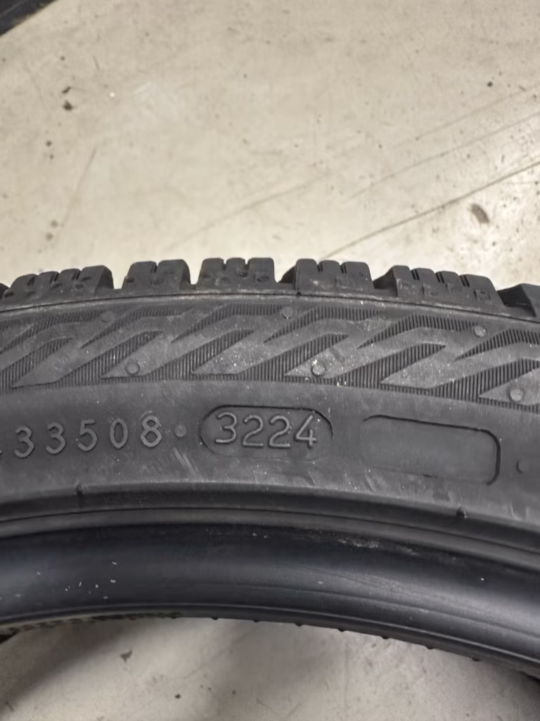 Kitkarenkaat 235/40R19 96T Nokian Tyres Hakkapeliitta R5 EV