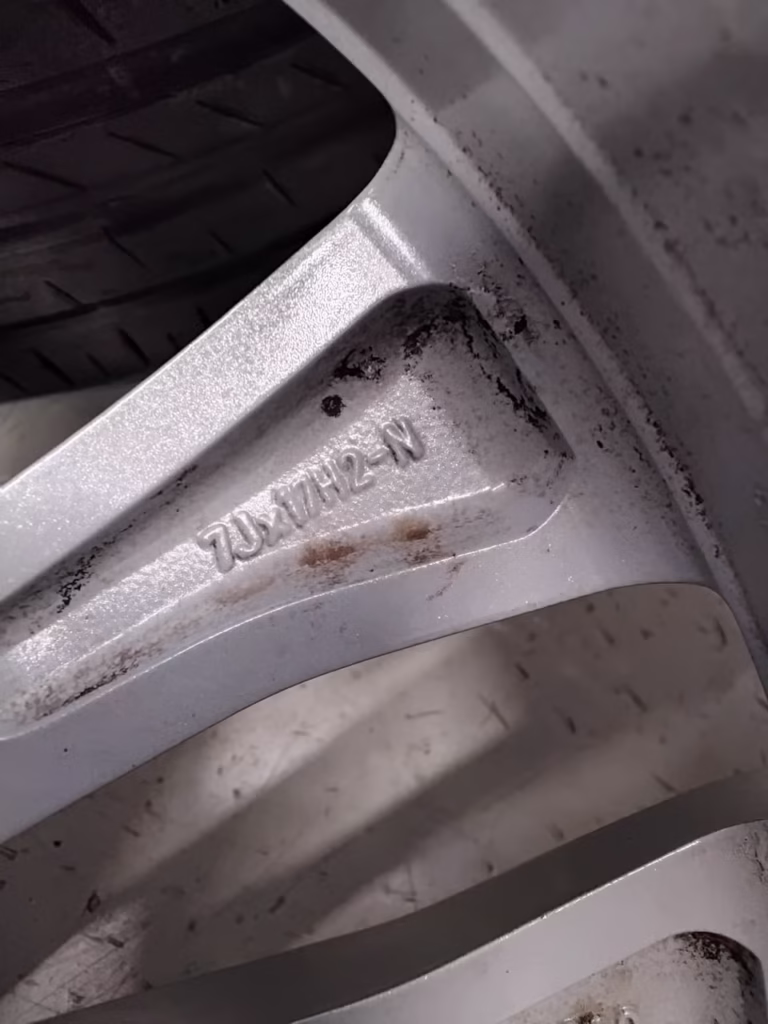 Mercedes C-Class Original Alumiinivanteet Kesärenkailla