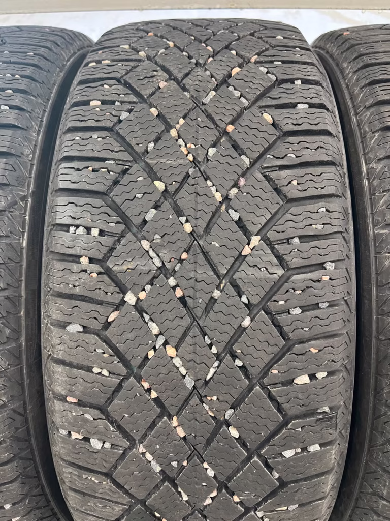 Kitkarenkaat 225/50R18 Continental VikingContact 7