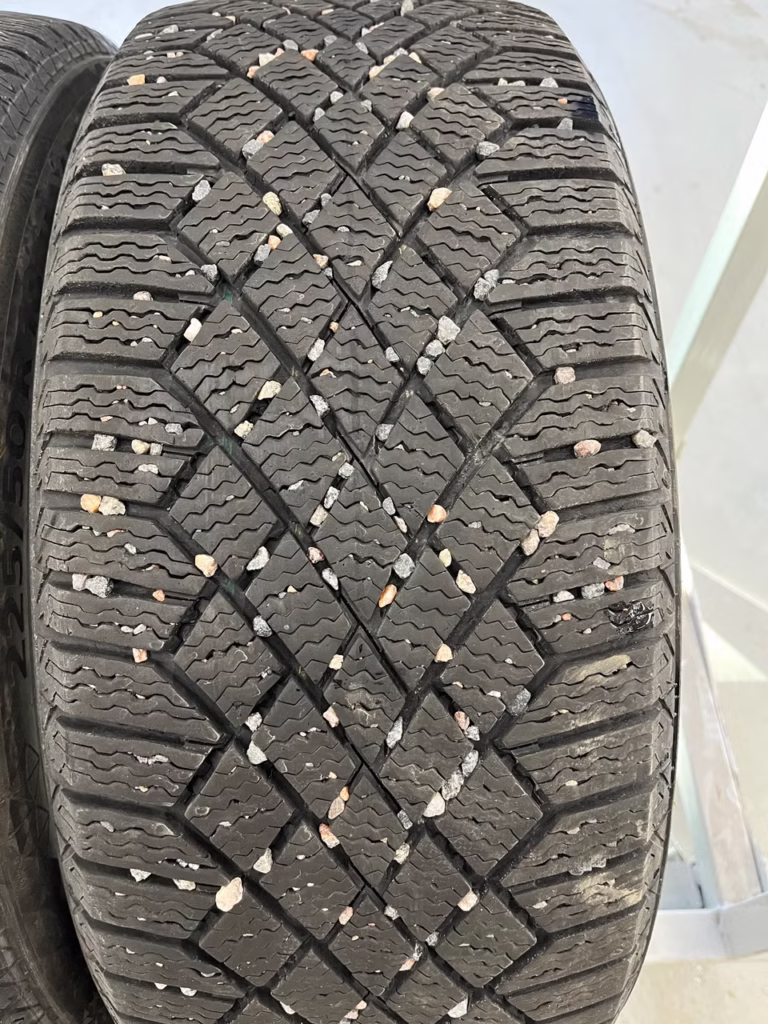 Kitkarenkaat 225/50R18 Continental VikingContact 7