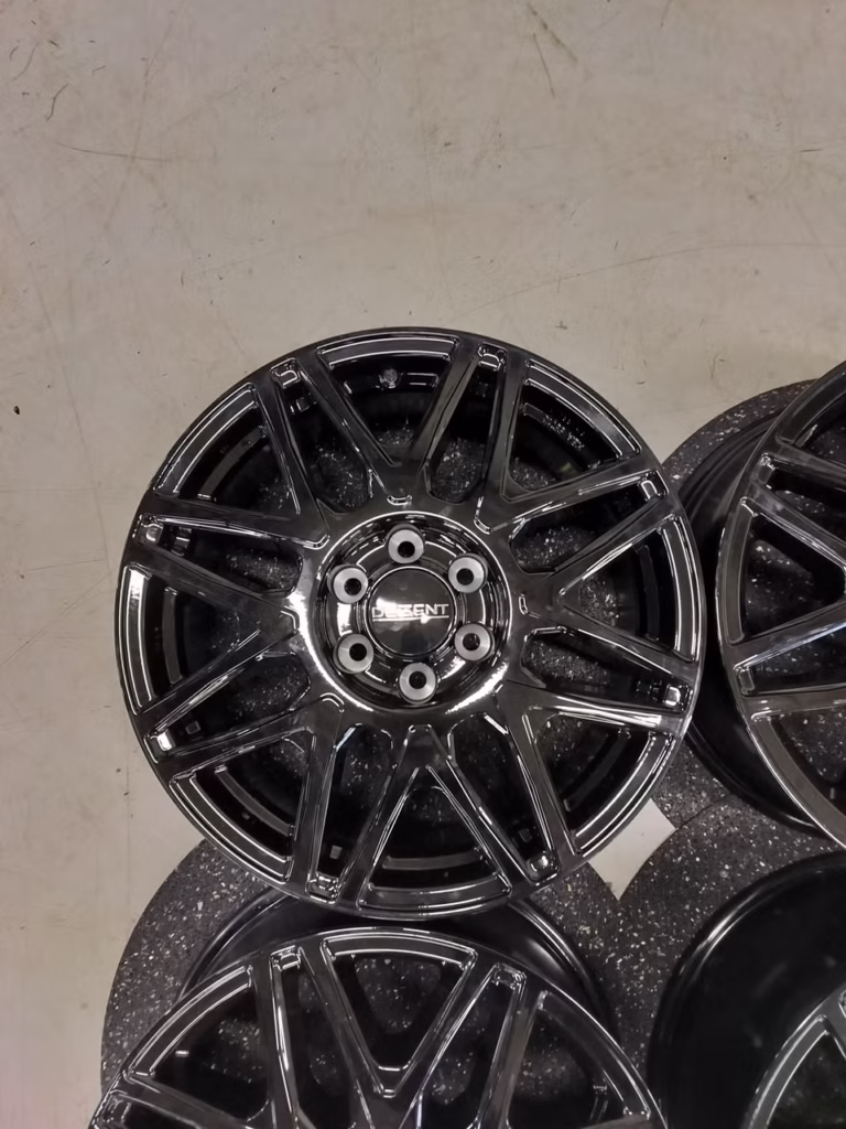 Uudet Dezent KH Black 18″ Alumiinivanteet