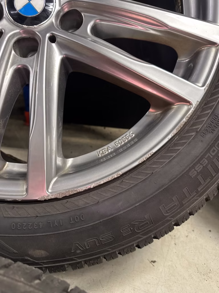 BMW tarvikevanteet kitkarenkailla