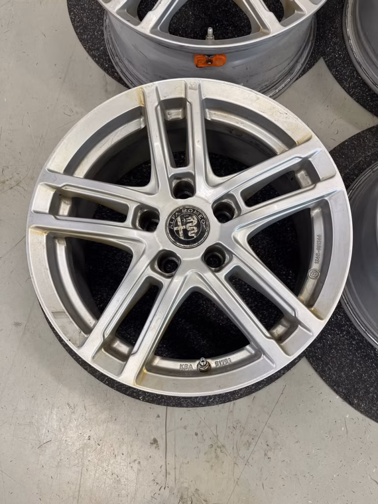 Dezent alumiinivanteet 16