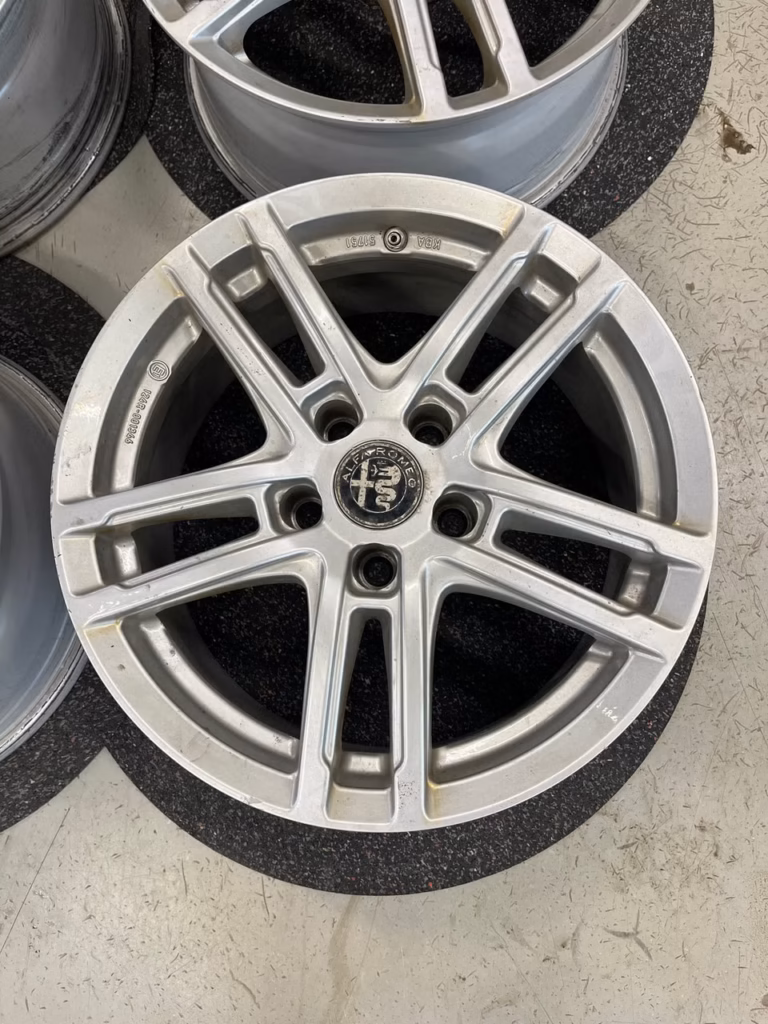 Dezent alumiinivanteet 16