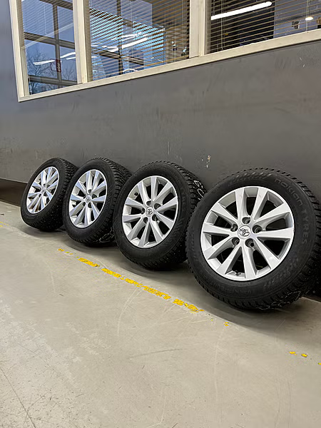 Toyota aluvannepaketti 16” Nokian hakkapeliitta 10